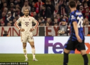 九游娱乐网页-巴塞罗那防线表现稳健，成功挫败对手攻势