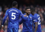 九游娱乐-包含巴塞罗那中场球员为球队进攻提供有力支持的词条