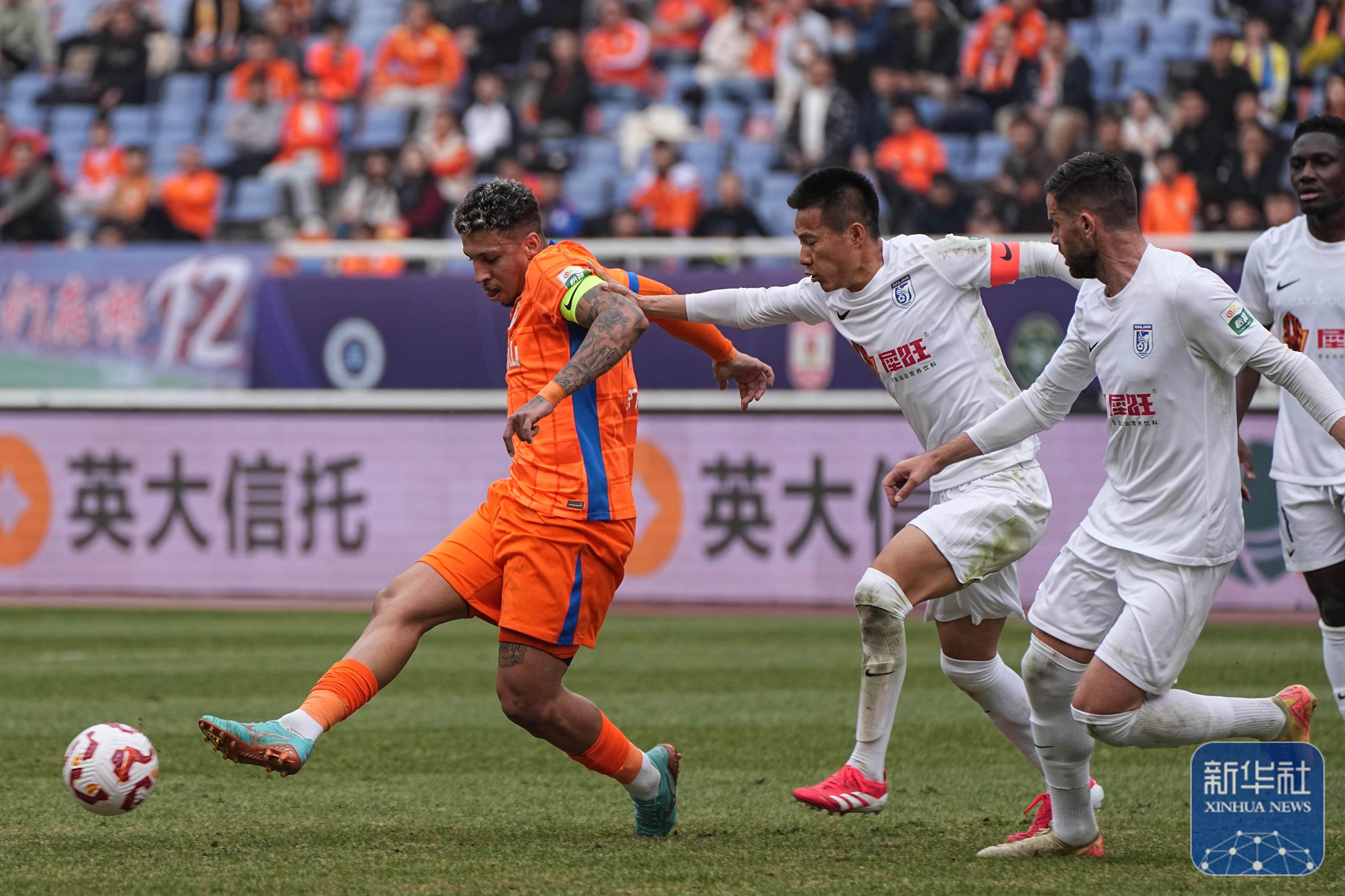 大连人客场战胜青岛黄海，对阵中状态有所不同的简单介绍