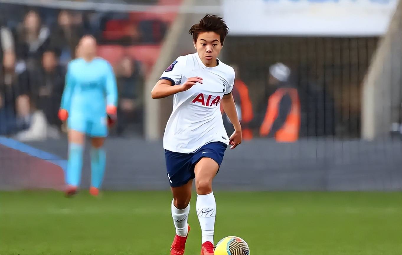 美洲女足比赛吸引球迷狂热关注,胜负悬念不断 美洲女足比赛吸引球迷狂热关注,胜负悬念不断