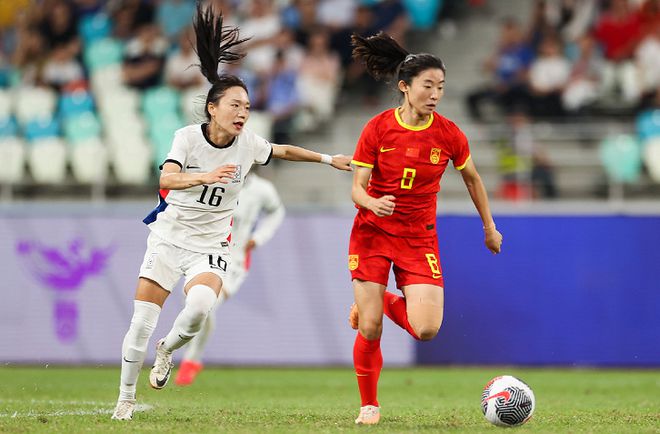 美洲女足比赛吸引球迷狂热关注,胜负悬念不断 美洲女足比赛吸引球迷狂热关注,胜负悬念不断