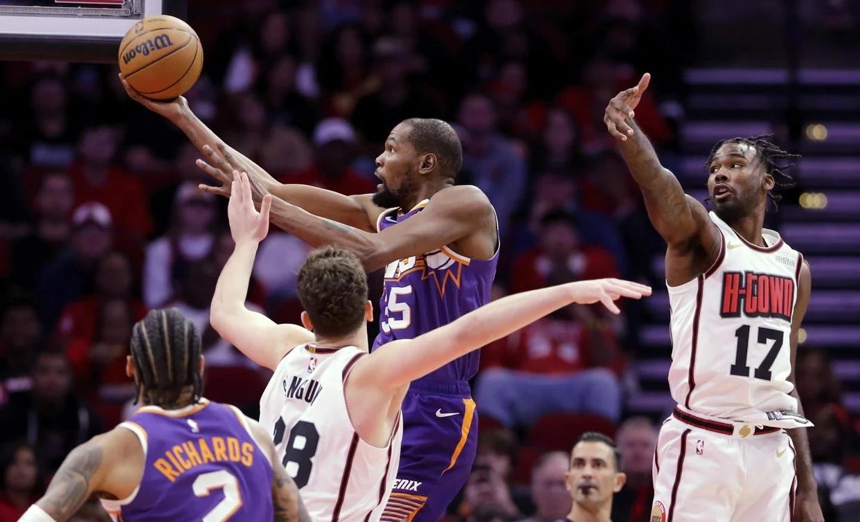 火箭队教练调整战术备战下场比赛