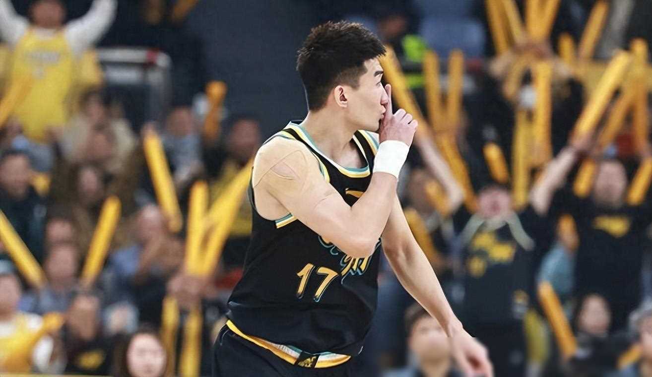 激战决不容小觑，比赛场面持续向上，球员扣人心弦的简单介绍