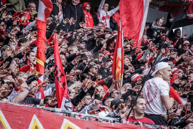 关于沃尔夫斯堡客场战胜科隆，取得开门红的信息