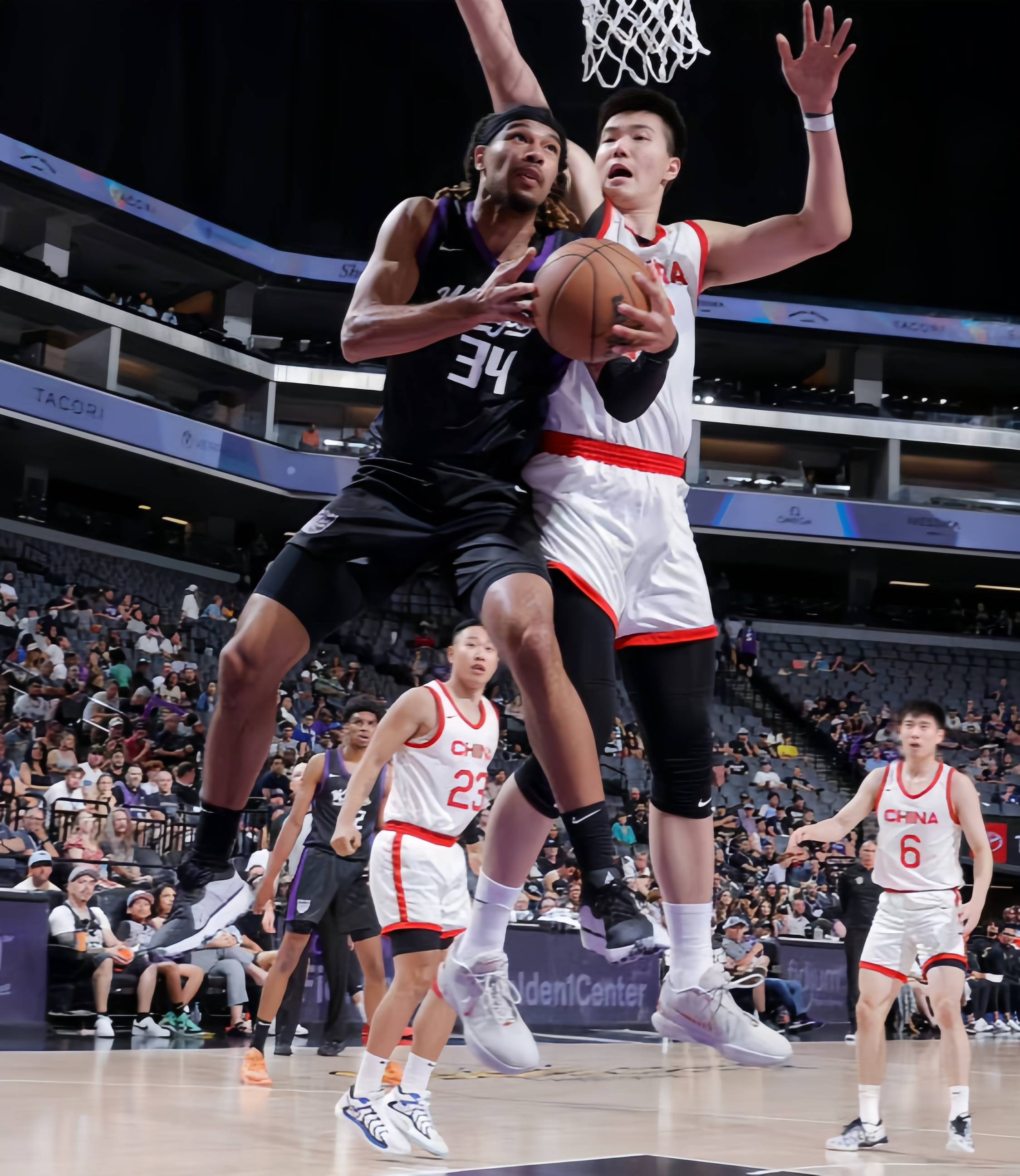 包含中国篮球联赛强队迎来连胜开局，士气高昂的词条