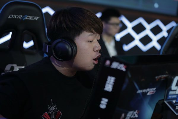 包含汉堡SV战胜对手，主场庆祝重要胜利的词条