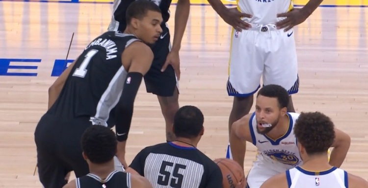 关于勇士客场横扫马刺，库里全场最高分的信息