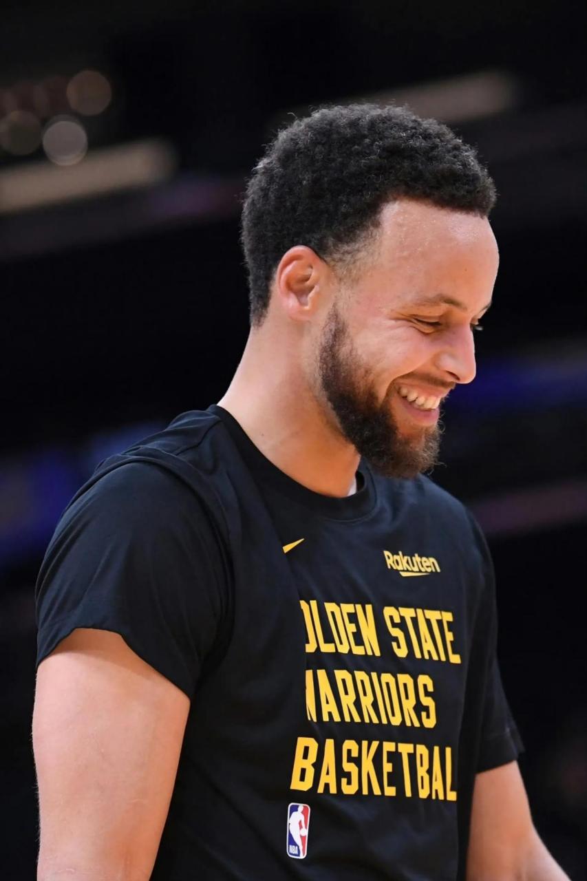 关于勇士客场横扫马刺，库里全场最高分的信息