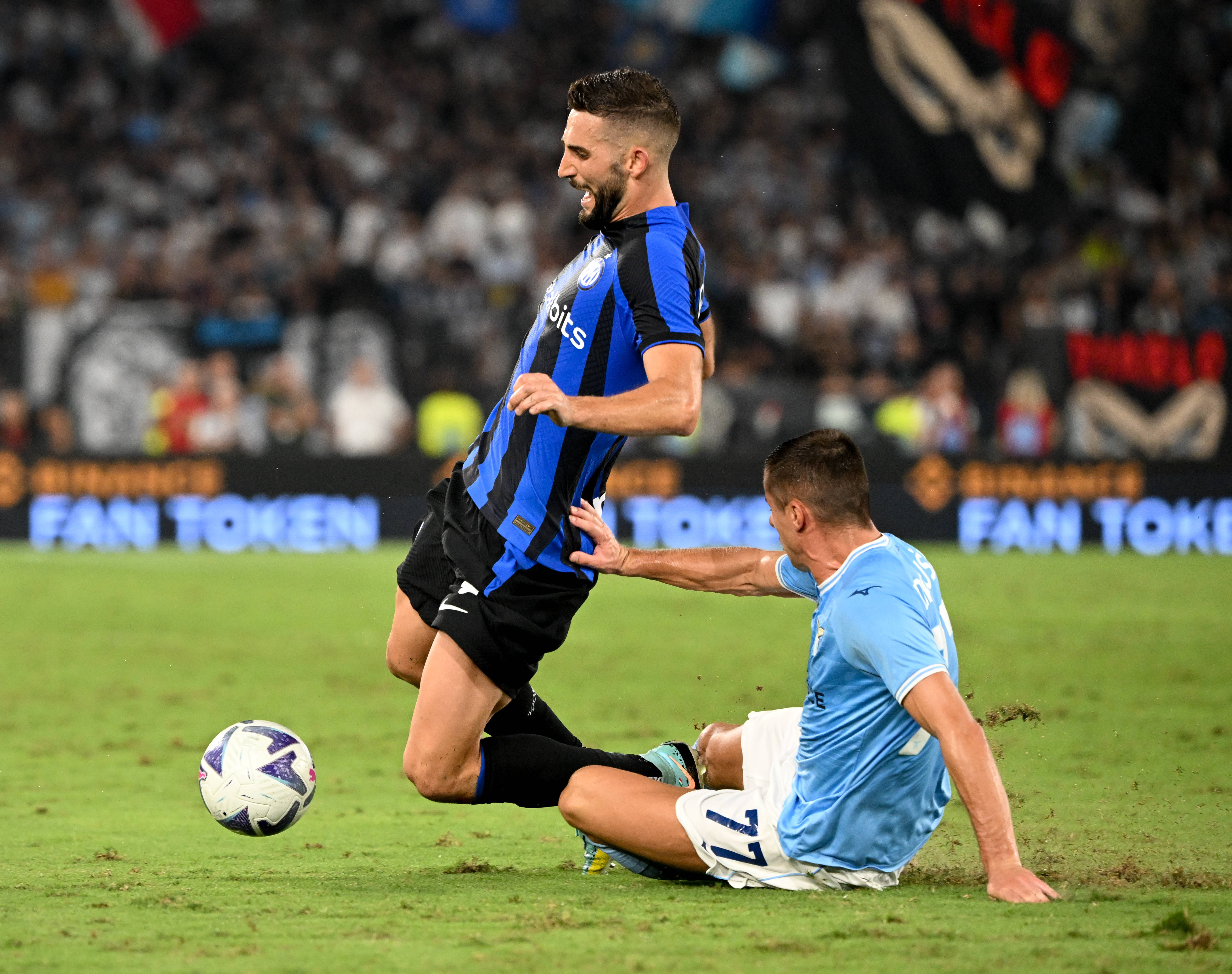 关于意甲：拉齐奥逆袭击败AC米兰的信息