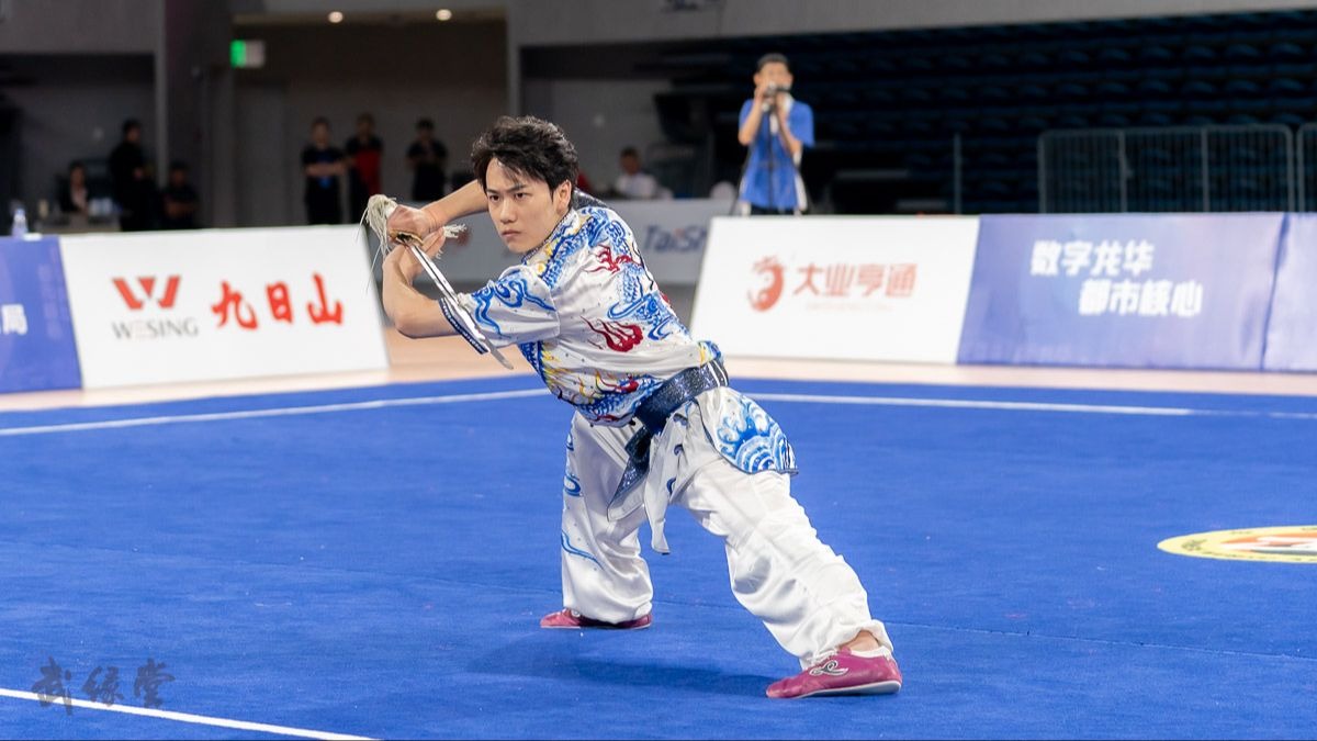 武术选手身手敏捷绝技惊现