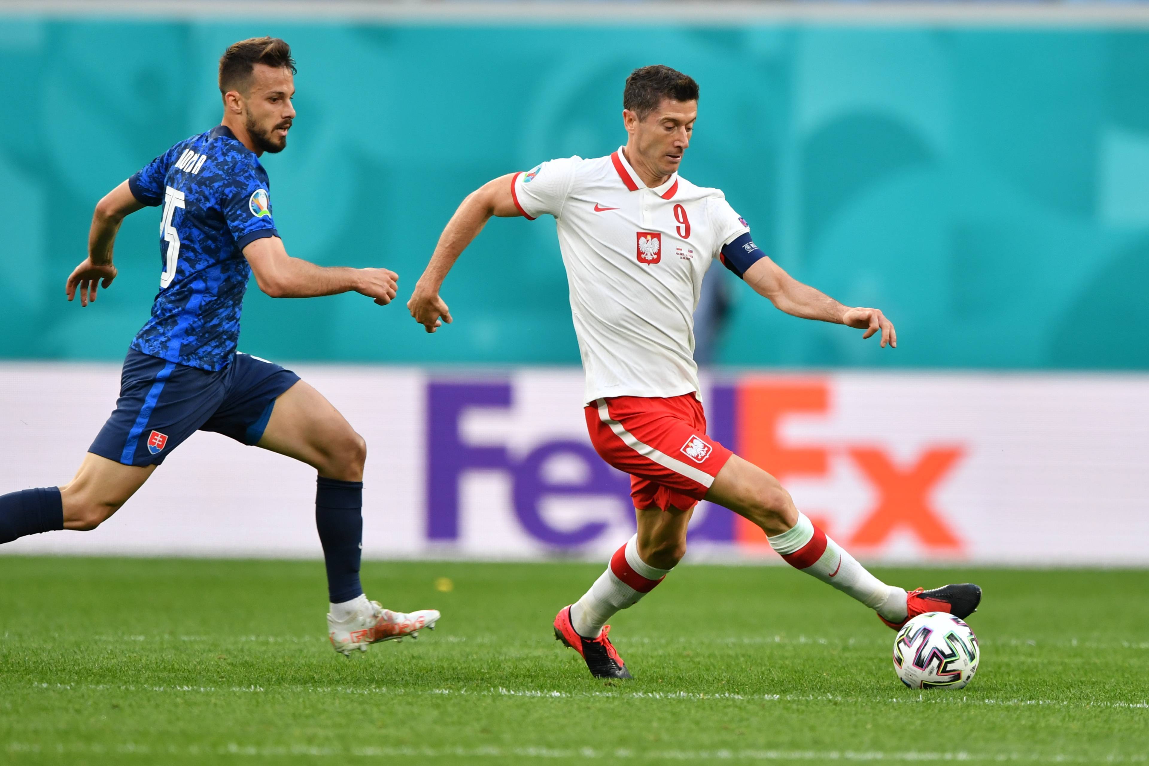 波兰战胜北爱尔兰,晋级欧洲杯半决赛 波兰战胜北爱尔兰,晋级欧洲杯半决赛