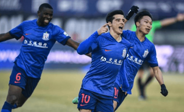 包含上海申花客场击败武汉卓尔，迅速提升积分榜排名的词条