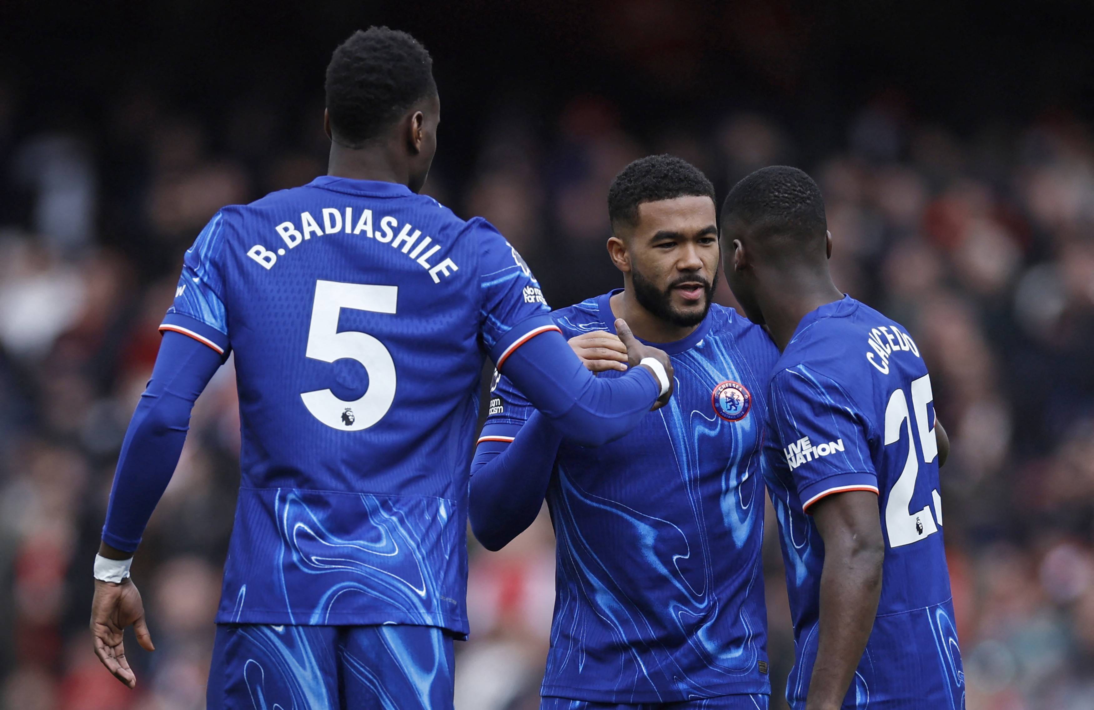 包含巴塞罗那中场球员为球队进攻提供有力支持的词条 包含巴塞罗那中场球员为球队进攻提供有力支持的词条