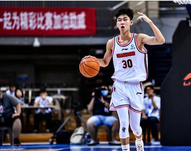 吉罗纽达斯客场逆袭，球员表现抢眼