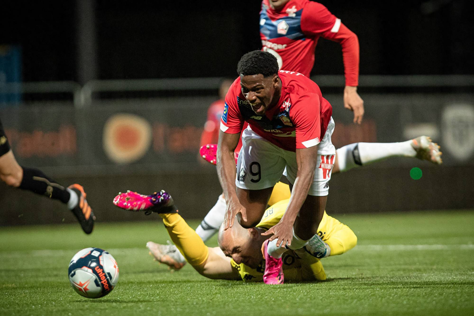 里尔队主场遭遇不敌,心情低落不已的简单介绍 里尔队主场遭遇不敌,心情低落不已的简单介绍