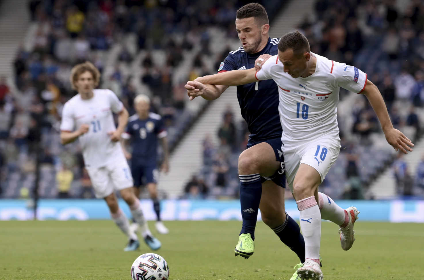 包含捷克队力压对手，晋级到下一轮的词条