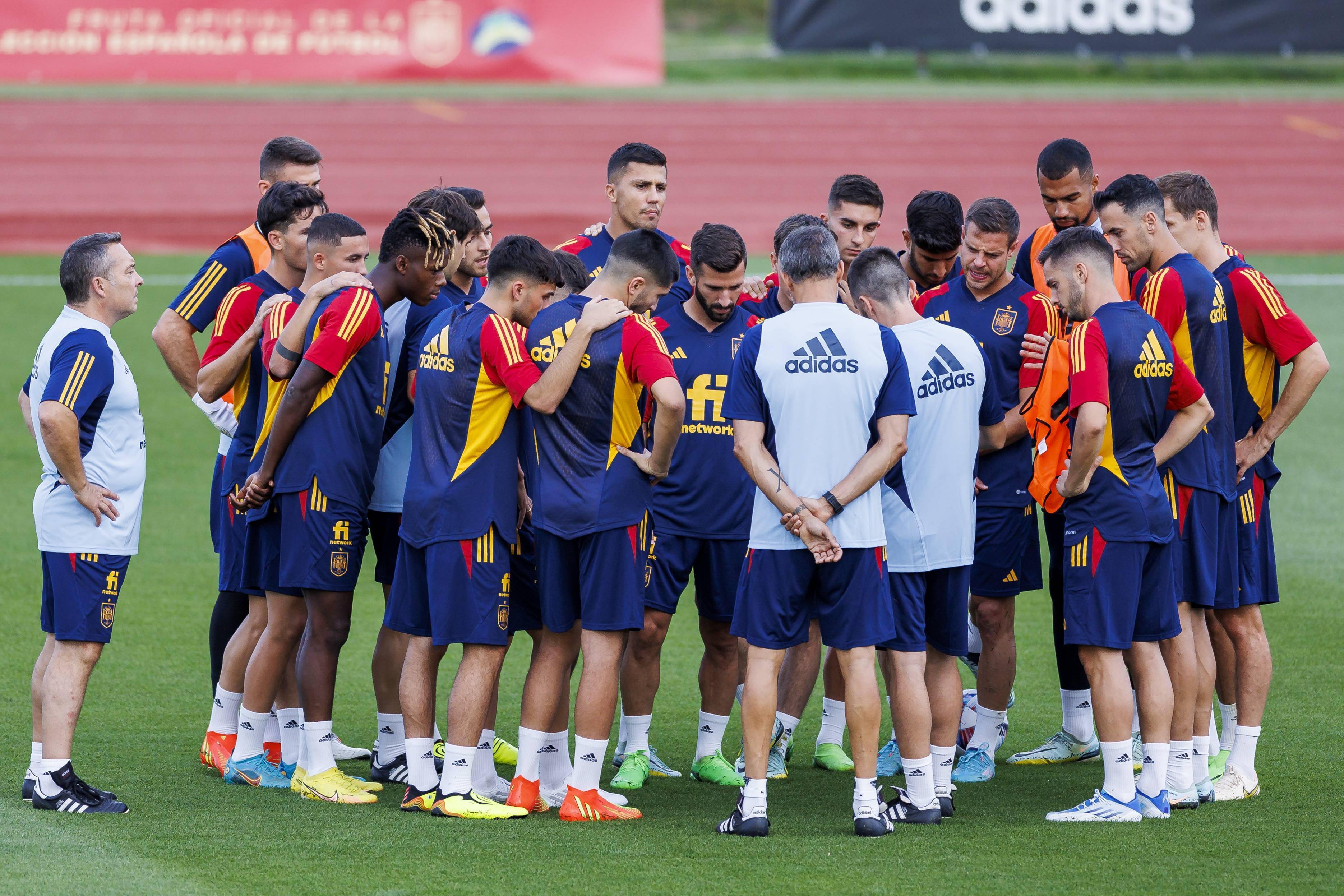 决赛前夕，各国球员训练备战的简单介绍