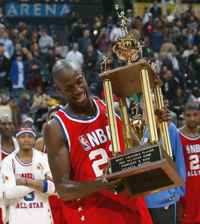 艾弗森荣膺全明星赛MVP，演绎传奇之路