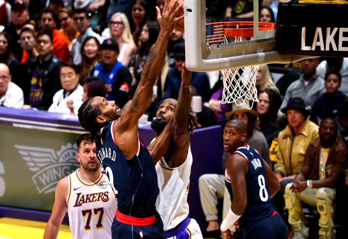 NBA总决赛：湖人队对阵猛龙队，争夺总冠军