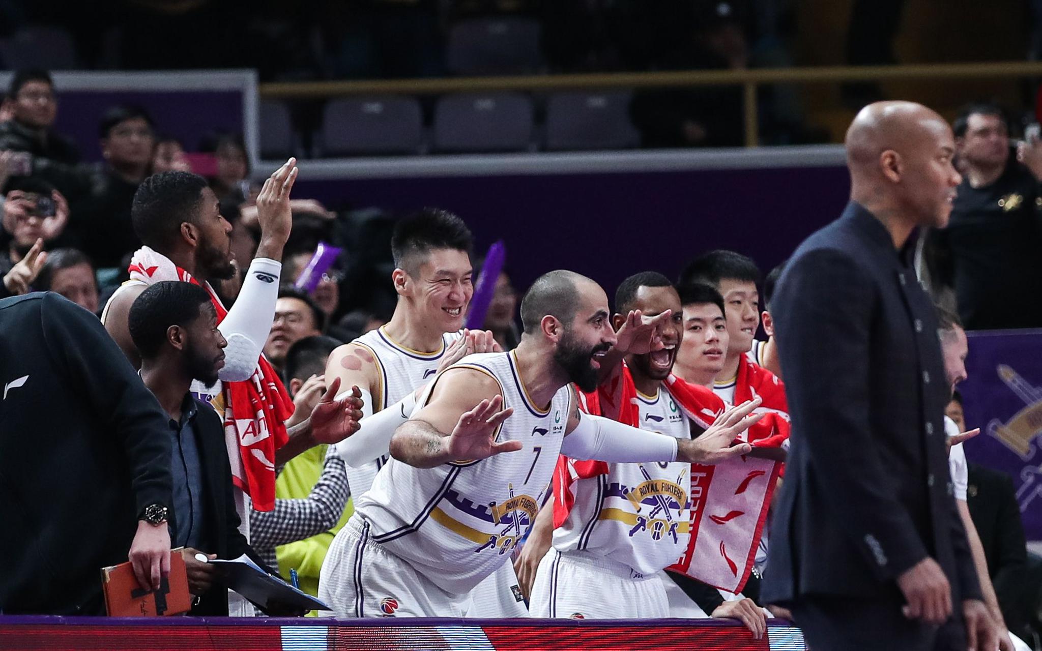 广西男篮连胜收官，晋级季后赛