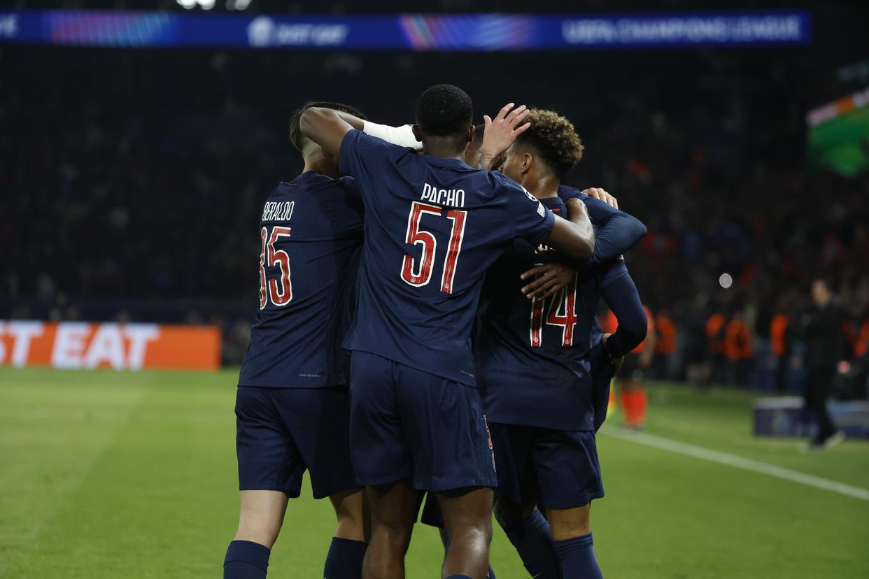 阿尔维斯助攻，巴黎3-0大胜马赛