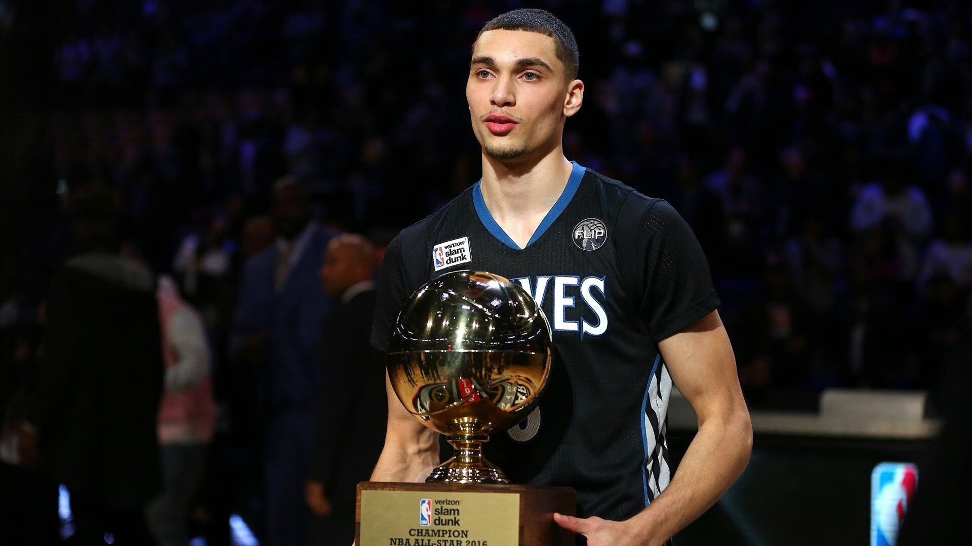 字母狂潮与狩猎猛龙，两场风格迥异的攻防盛宴