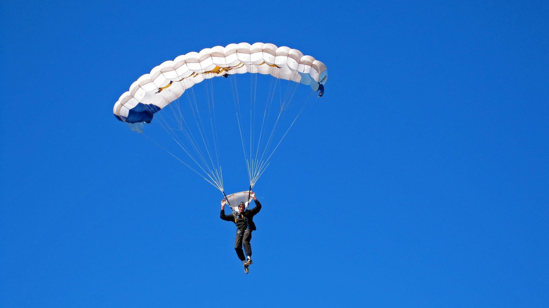 双线并进的荣耀之战，猛龙三分雨浇灭东北虎反扑，世界排名争夺战再掀波澜